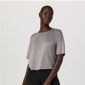 Vuori Energy Tee, Regular Length, Heather Gray, Small FIRM PRICE